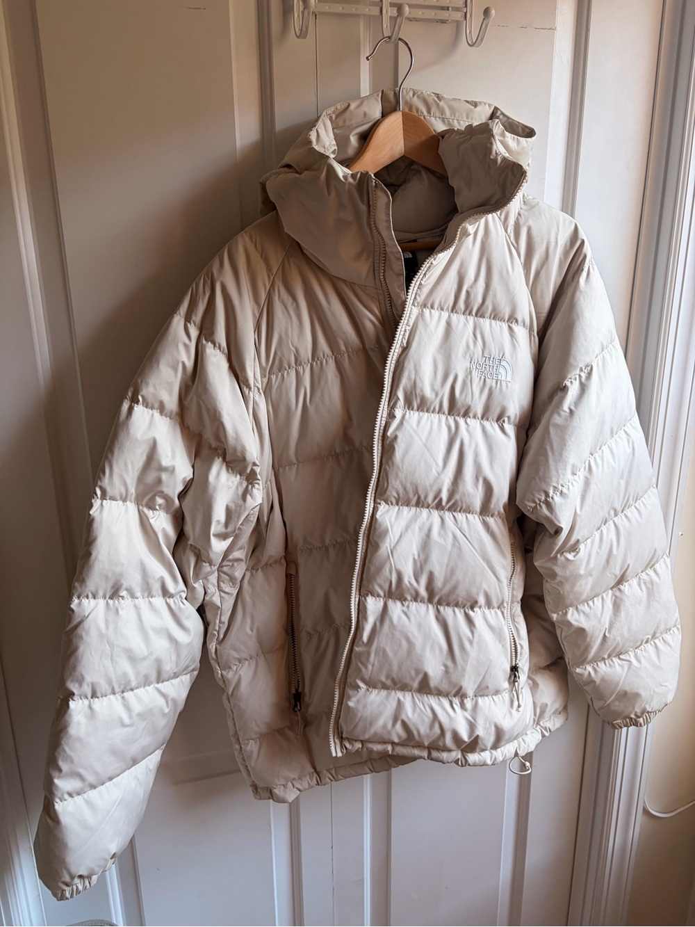 The North Face Men’s Cream Hydrenalite Hooded Puffer Jacket Coat